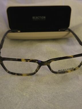New. Reaction Kenneth Cole Tortoiseshell Brown and Tan Rectangular Frames